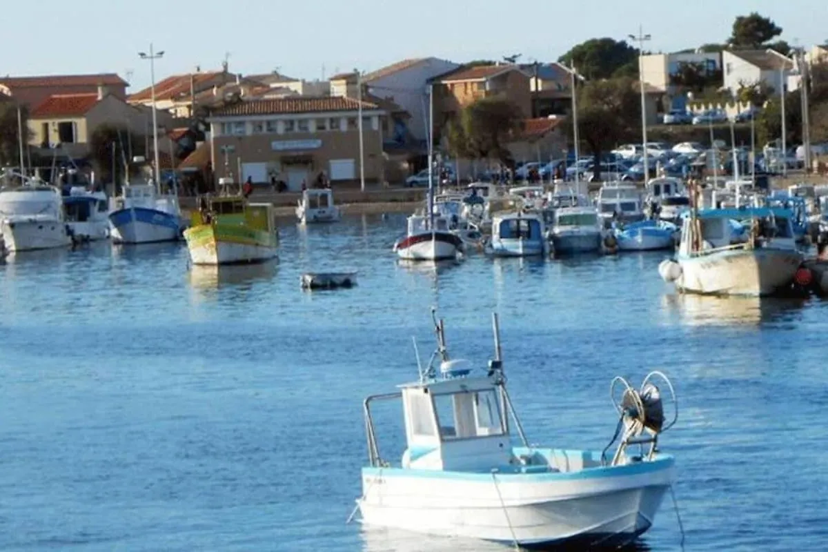 Joli Studio Proche De La Mer A La Couronne Martigues Apartment