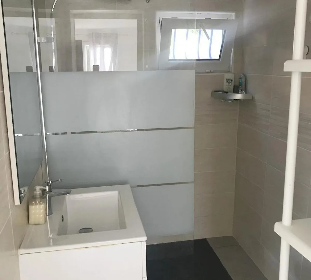 Joli Studio Proche De La Mer A La Couronne Martigues Apartment